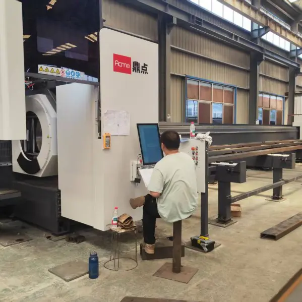 12050 Heavy-Duty Laser Tube Cutting Machine Qingdao Liweiyuan 중공업에서 
